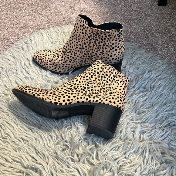 Qupid Tan Leopard Printed Booties - Picture 6 of 7